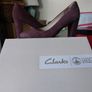 Ladies aubergine court shoes Image 4