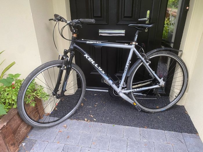 Kellys saphix hybrid Large 28 inch wheels 24 speed 21 inch frame