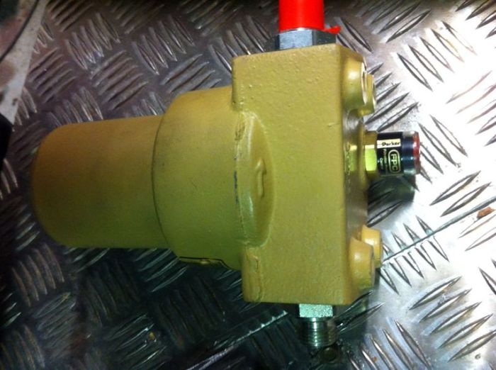 Hydraulic filter housing  (Parker Hydraulics)