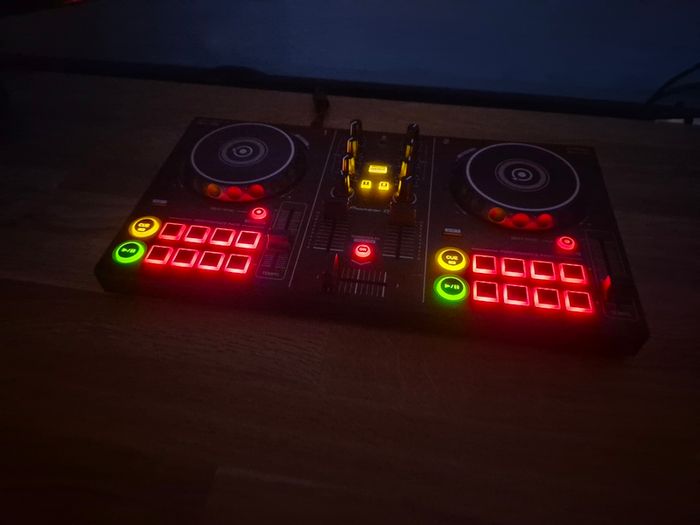 Pioneer DDJ-200 DJ Controller