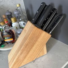 Kitchen knife and block set