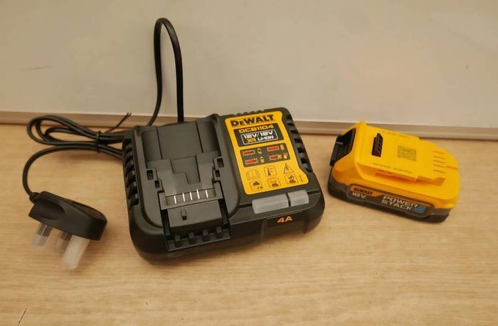 DeWaLT 18V XR Cordless Battery Powered Pruner + Next Gen 18V XR PowerStack Battery + 12V - 18V Multi Voltage Fast Charger. The Best A Professional Can Get. Closing down sale - all must go!