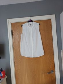 Anne Klein Sleevless  Blouse. S.12  SALE