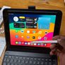 iPad 6th Gen 32GB Wi-Fi 9.7 inch + Keyboard Case + Stylus Image 2