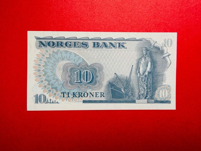 NORWAY  10 Kroner  1983 . Pick  36 ( Uncirculated )