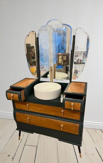 A Striking, Bespoke Bathroom Vanity