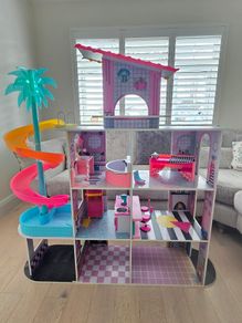 L.O.L Doll House