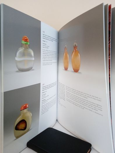The Golden Autumn Collection of Chinese Snuff Bottles by Robert Kleiner (Signed and Inscribed by the Author) (PT163)