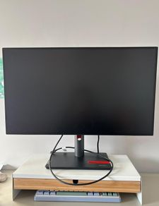 ThinkVision P27h-30 27" QHD USB-C-Docking Monitor with stand