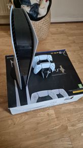 PlayStation 5 digital edition 2 controllers