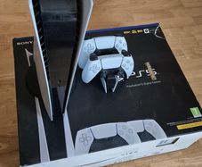 PlayStation 5 digital edition 2 controllers