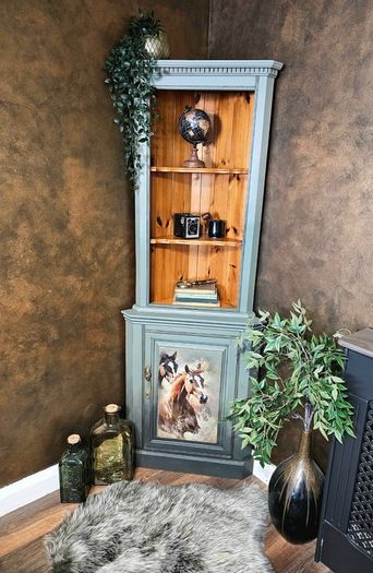 Corner display unit