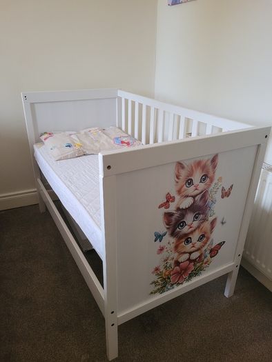 Baby cot with mattress
