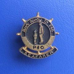 P&O SEAFARER (run away to sea) - a vintage child's souvenir/merchandise badge (1960s - 1980s)