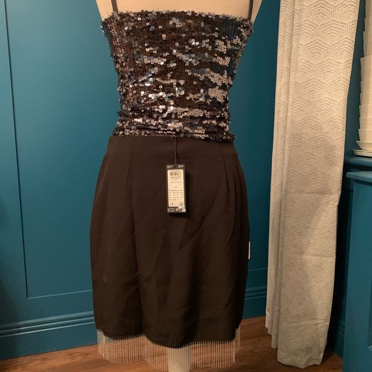 Vero Moda skirt. Brand new with tag. Size M