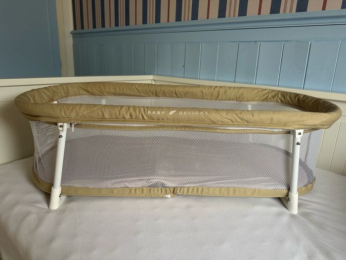 Portable/Travel bassinet cot