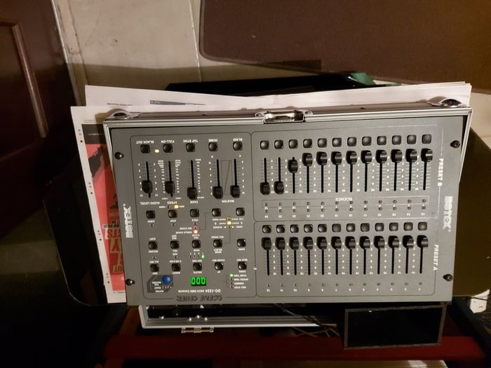 FLYHT PRO SCENE SETTER DC-1224 24 Channel DMX Console in excellent like new condition