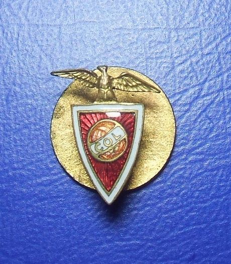 COL CLUBE ORIENTAL DE LISBOA (Portuguese football club) - a vintage membership badge (1940's - 1960's)