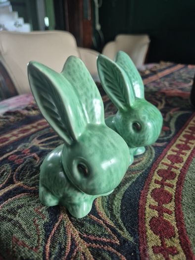 10cm high Pair of Art Deco Mid Century Vintage Original Sylvac Bunnies