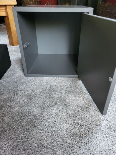 2 x cabinets - wall mountable