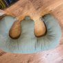 twin feeding pillow Image 3