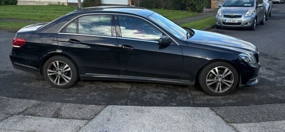 Mercedes 220 e