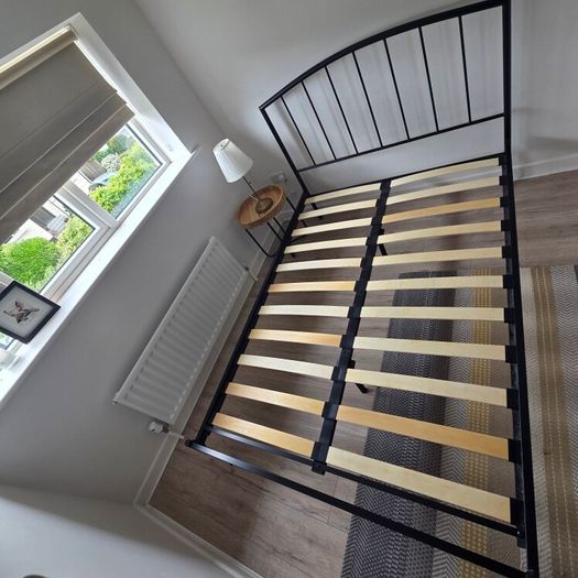 Double bed (frame + mattress)