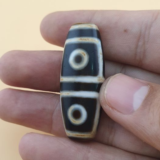 Vintage 4 Eyes Himalayan Tibetan Agate Bead Amulet