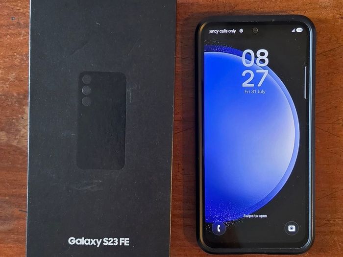 Samsung Galaxy S23 FE + Spigen Case, Mint condition