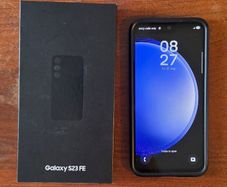 Samsung Galaxy S23 FE + Spigen Case, Mint condition