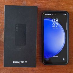 Samsung Galaxy S23 FE + Spigen Case, Mint condition