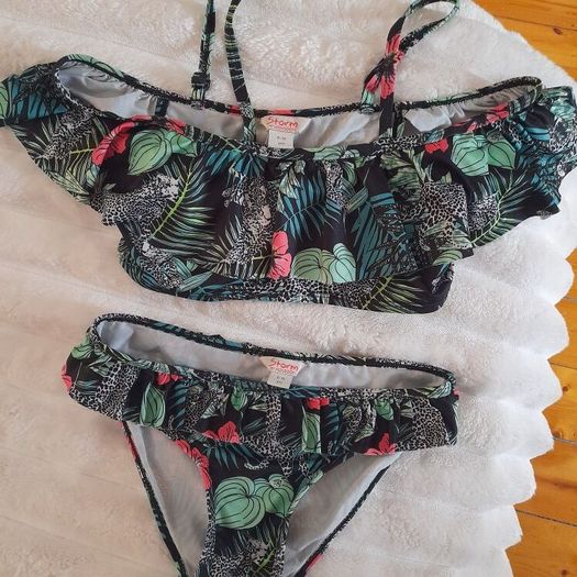 girls swimsuit