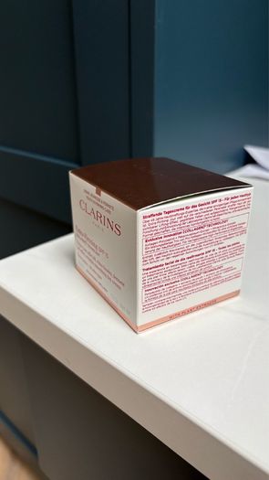 Clarins extra Firming with spf 15