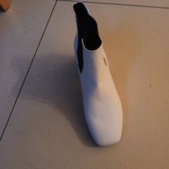 Primark  White Ankle Boots.  S.7.   B.N.W.T.   Heel Height - 2.5".