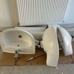 3x Brand New Bathroom Sinks, Pedestals & Mixer Taps (New Build Removal)