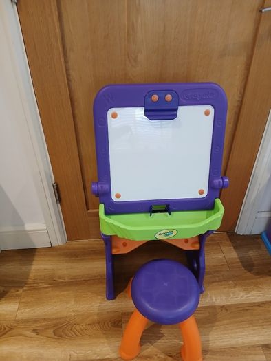 Kids crayola art desk