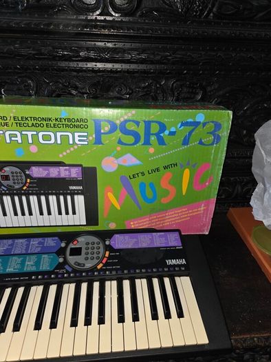 Yamaha Portatone PSR-73 Electronic Keyboard