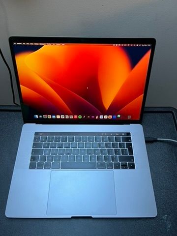 Macbook Pro 15 2018 - 250GB 16GB Ram