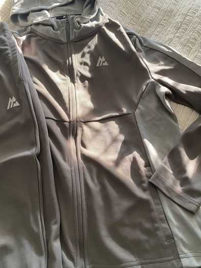 Montirex tracksuit size teen L like new