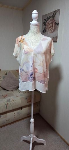 Mango Basics Pastel Floral V Neck Top Size S