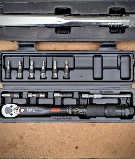 2 Torque Wrenches 1/2. & 1/4 Set