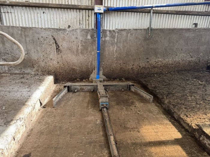 Dairymaster Scraper