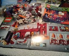 Lego Minecraft 21122 new