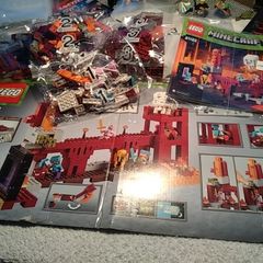 Lego Minecraft 21122 new