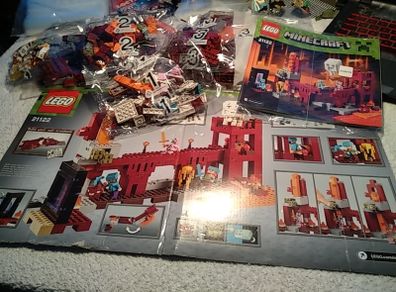 Lego Minecraft 21122 new