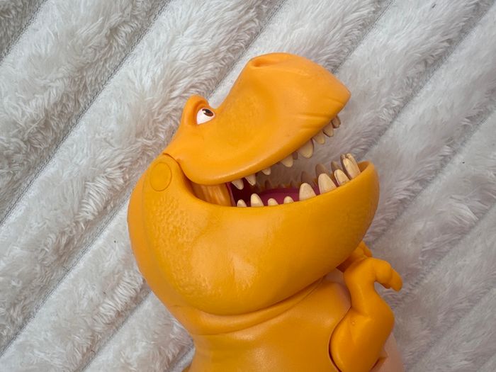 The Good Dinosaur TOMY Action Figure Nash approx. 22 cm. Used Damaged Please see photos