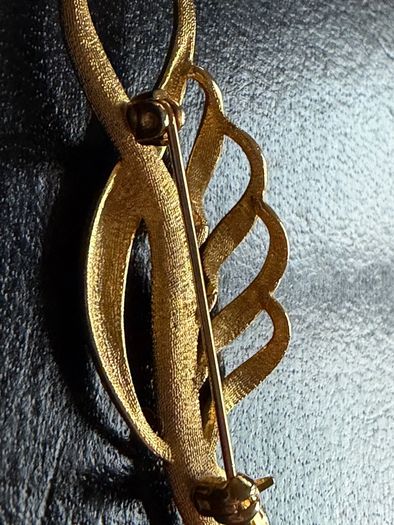 brooch