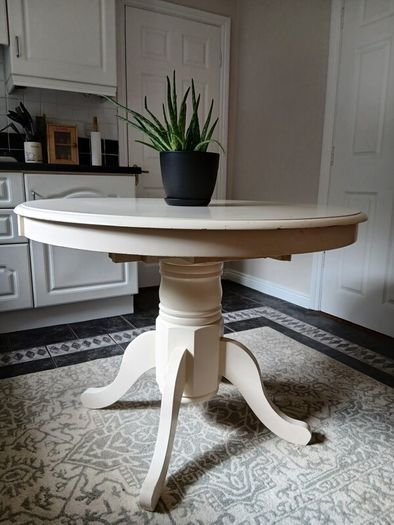 Round Kitchen Table