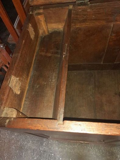 Antique Coffer / Mule Cest