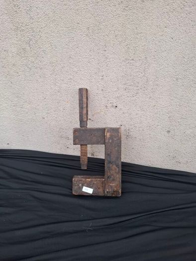 Vintage wood clamp possible to post